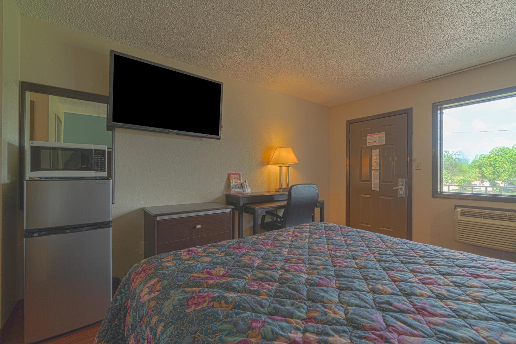 Regency Inn & Suites By Oyo Bay City Tx Kültér fotó