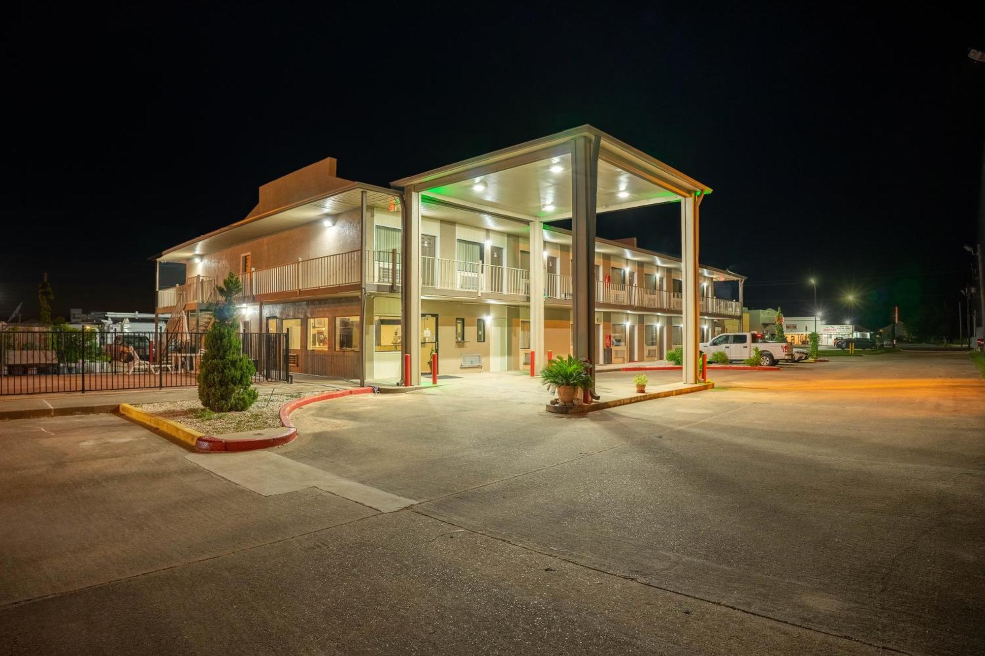 Regency Inn & Suites By Oyo Bay City Tx Kültér fotó