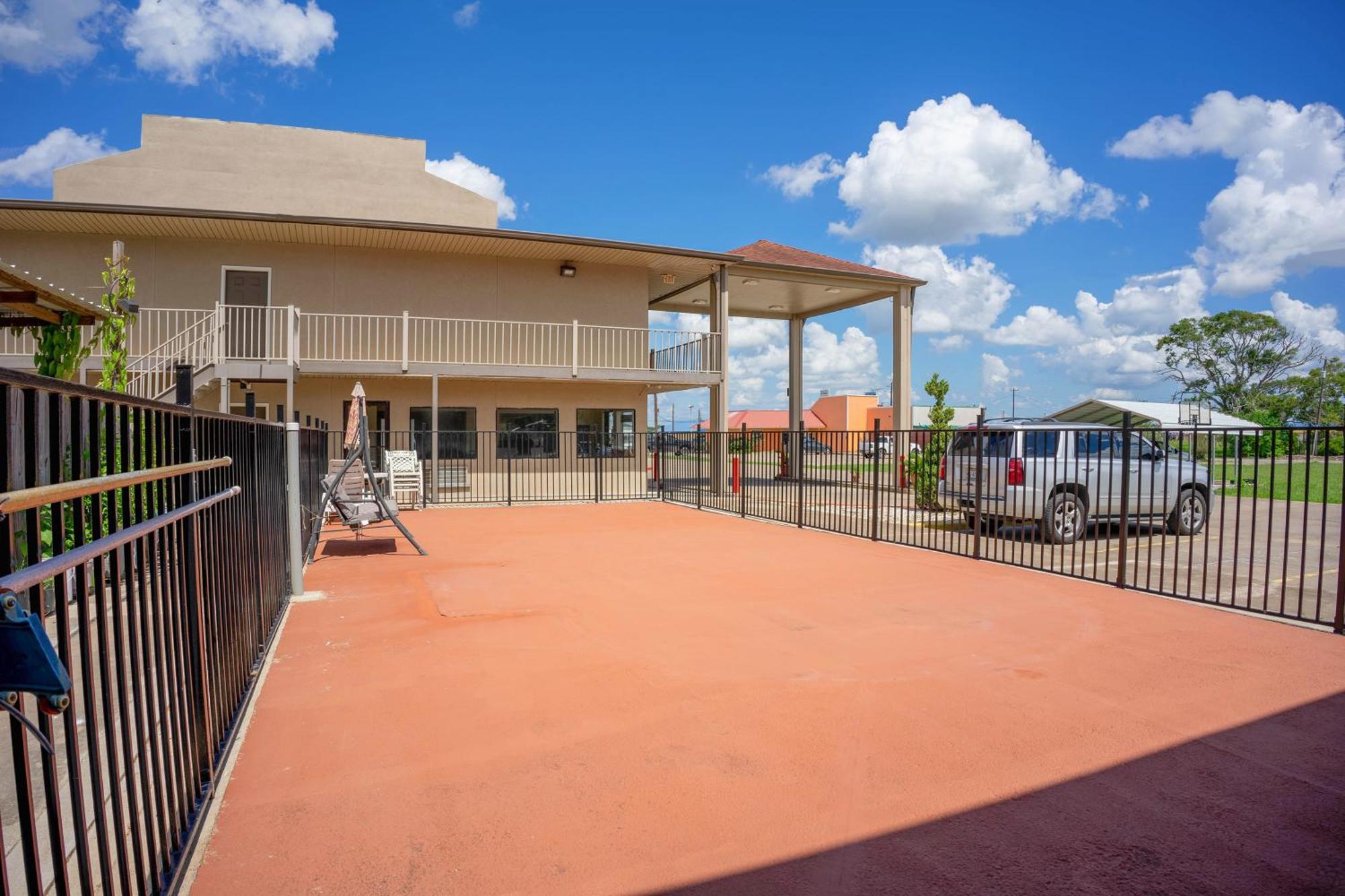 Regency Inn & Suites By Oyo Bay City Tx Kültér fotó