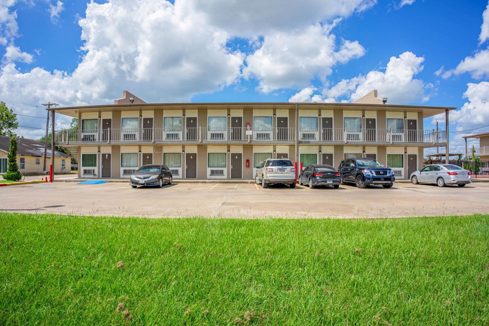 Regency Inn & Suites By Oyo Bay City Tx Kültér fotó