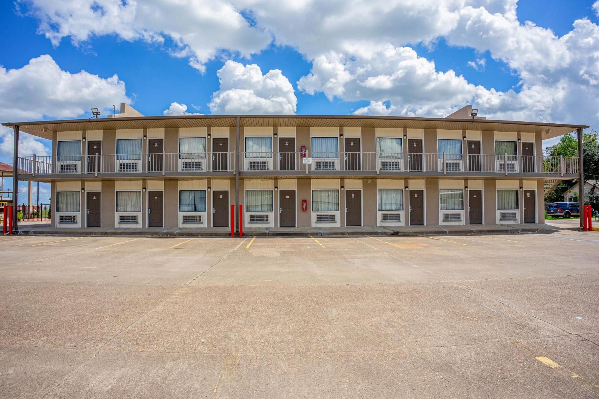 Regency Inn & Suites By Oyo Bay City Tx Kültér fotó