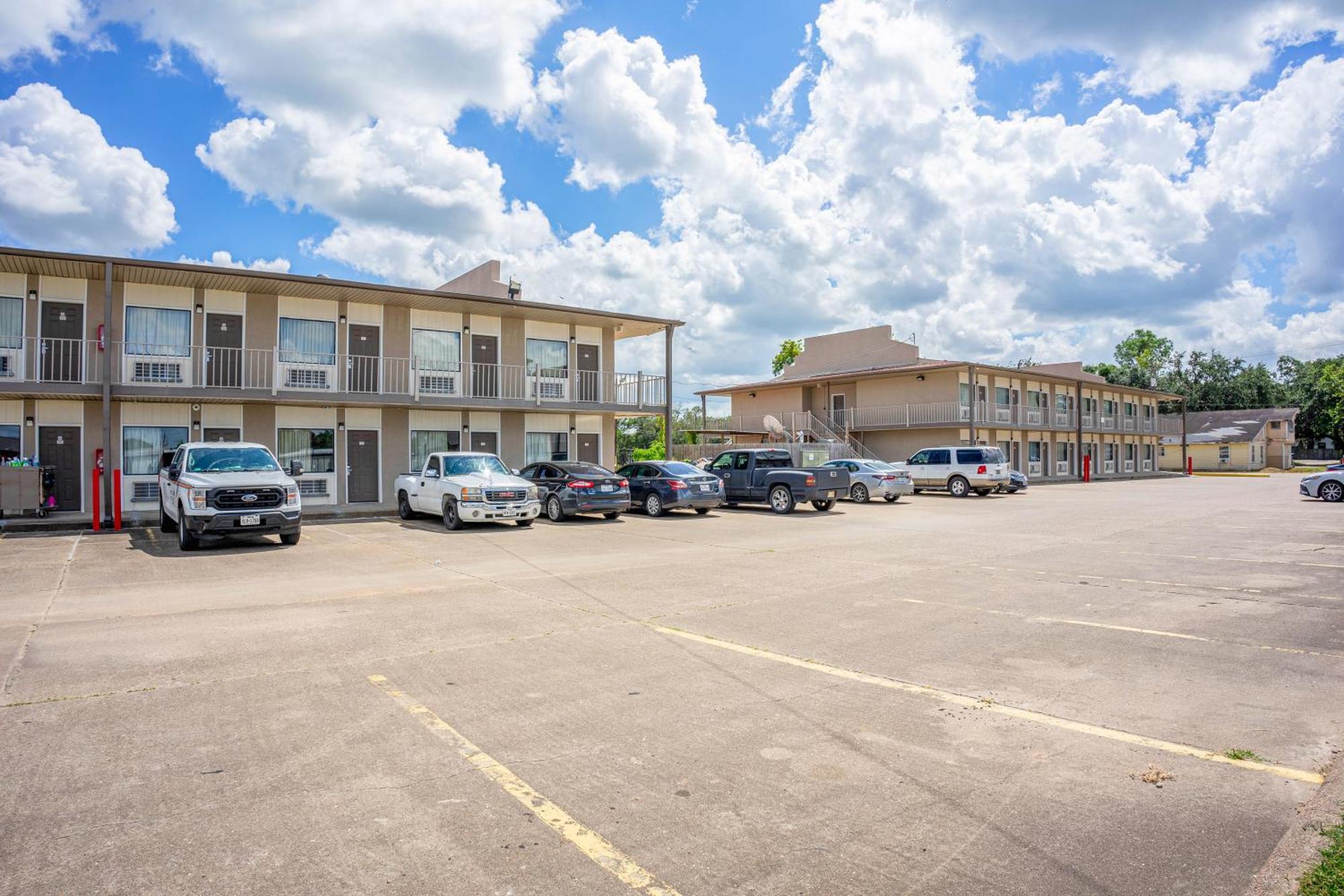 Regency Inn & Suites By Oyo Bay City Tx Kültér fotó